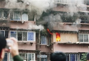 群租房火灾有多可怕?消防员用对比实验告诉你 - 上海市消防协会网